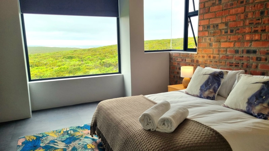 5 Bedroom Property for Sale in Pearl Bay Western Cape